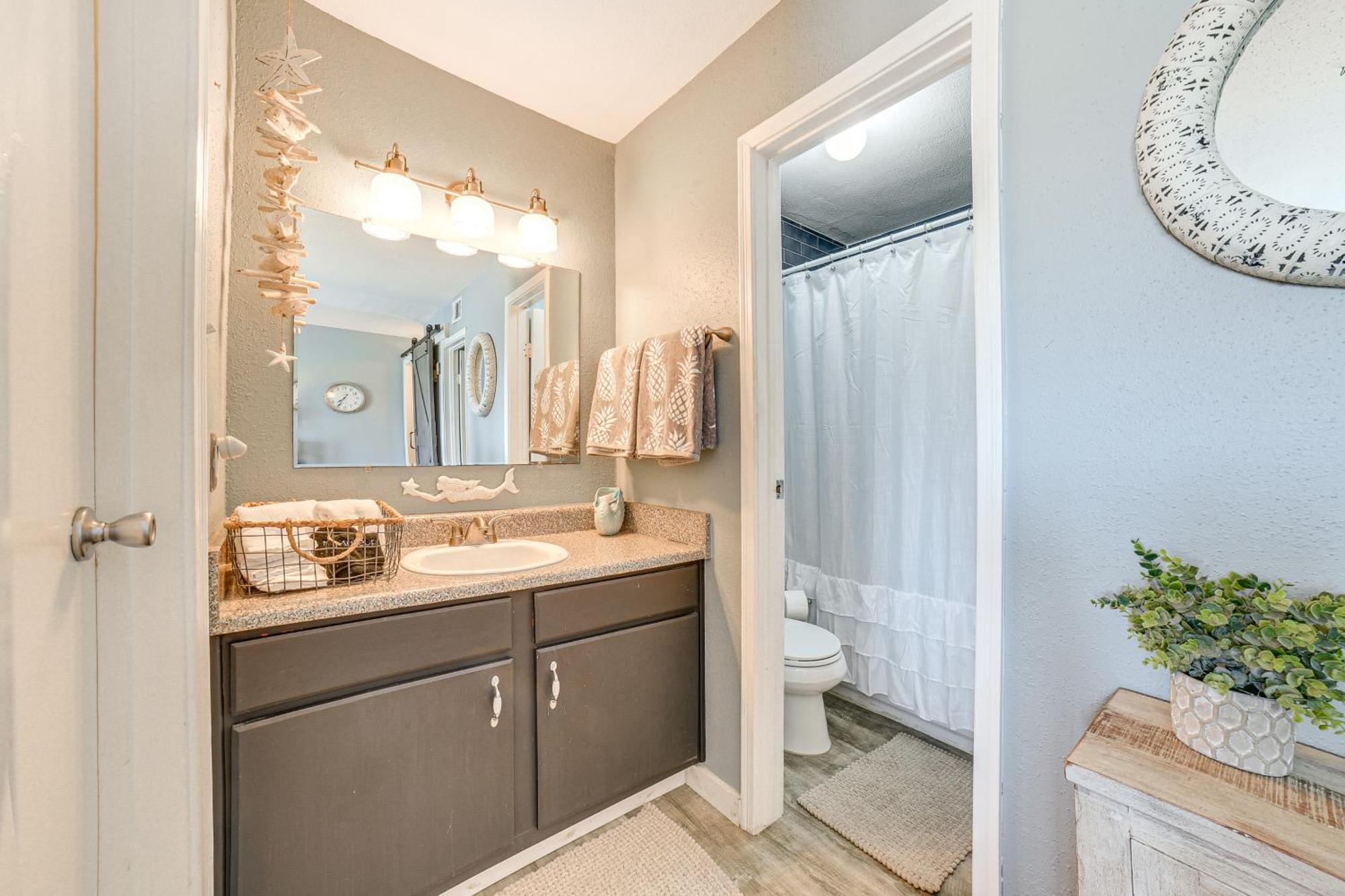 Relaxing Galveston Condo, Quarter Mile To Seawall! Exterior photo