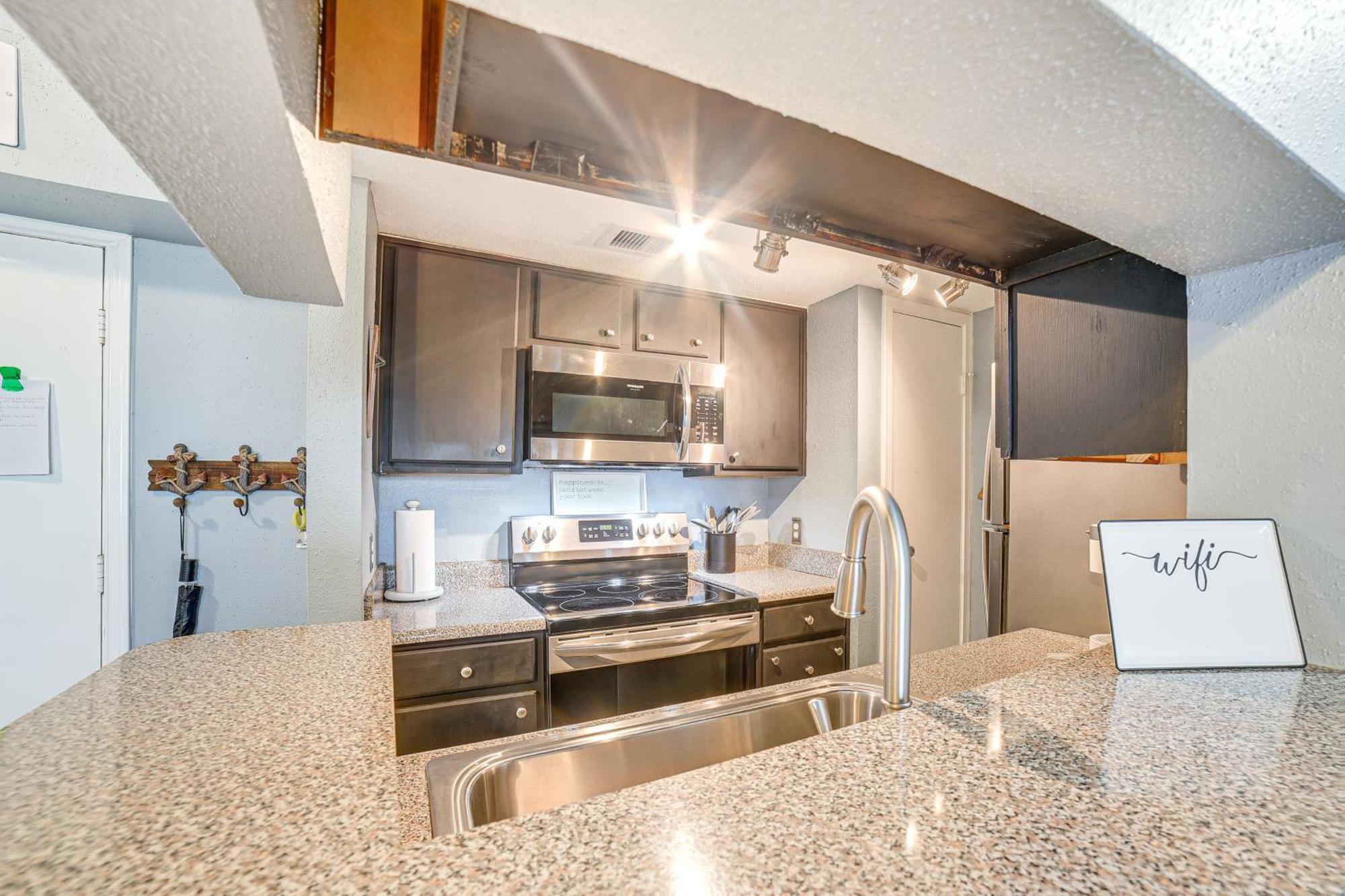 Relaxing Galveston Condo, Quarter Mile To Seawall! Exterior photo